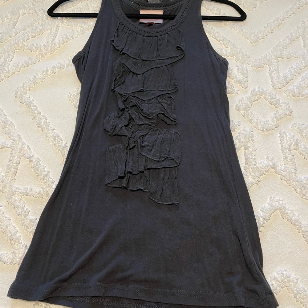 Romeo & Juliet Couture charcoal gray ruffle tank